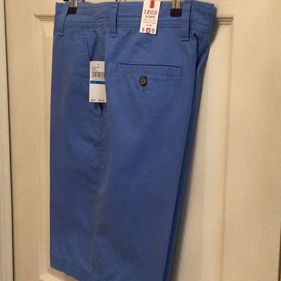*NWT* Izod flat front shorts. Size 36. Inseam 10.5. - Picture 4 of 4
